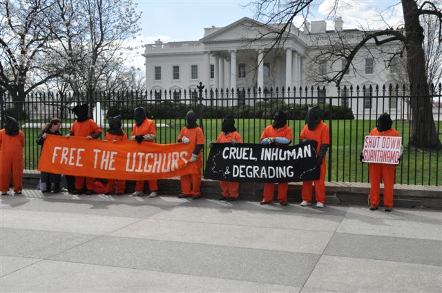 Verwirrte forden Obama auf: Schließ Guantanamo